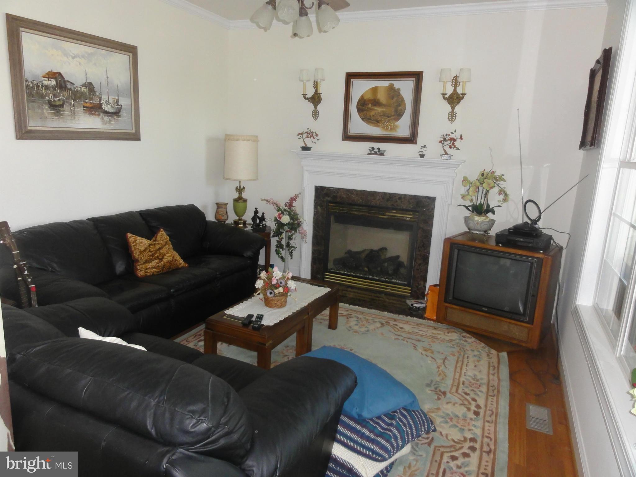 321 Bluff Road Strasburg, VA 22657 - Photo 14 of 30 Living Room