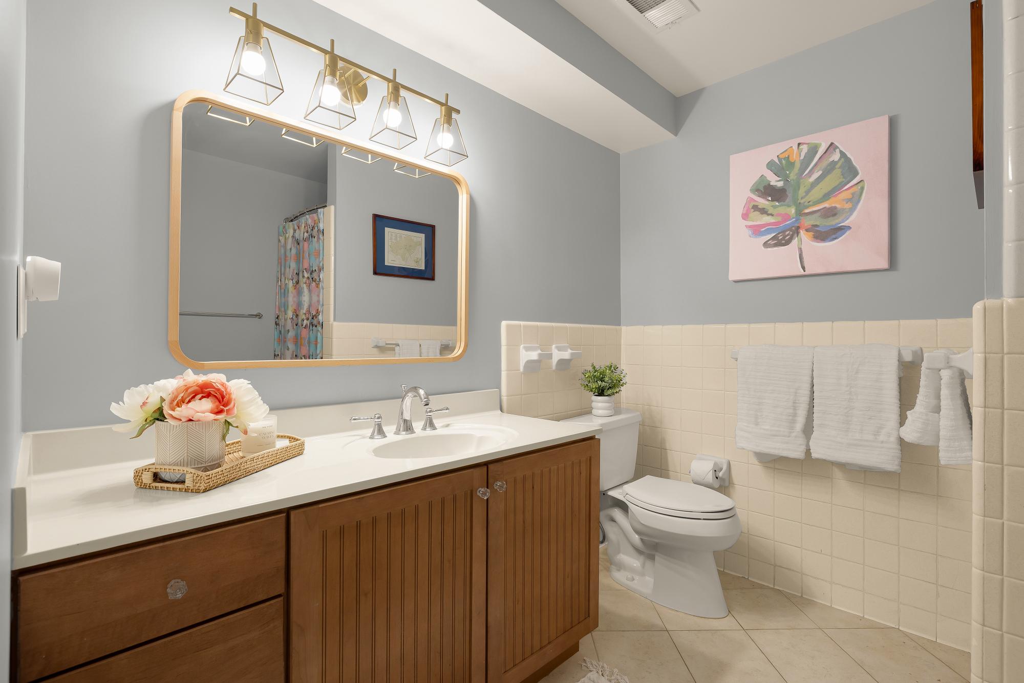 1832 Briar Ridge Court McLean, VA 22101 - Photo 31 of 43 Convenient third full bath for guests