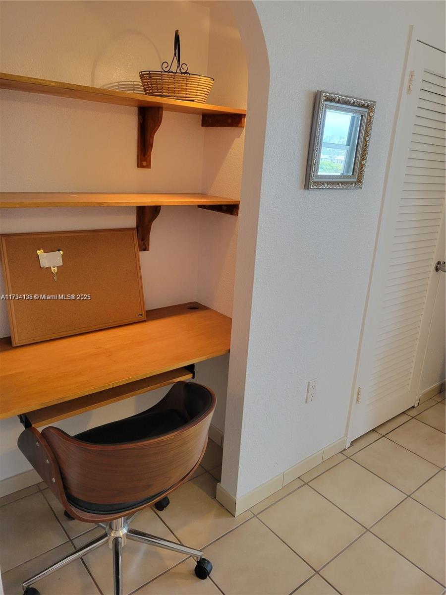 2899 Collins Avenue, Unit 1114 Miami Beach, FL 33140 - Photo 4 of 22 a room with table chair and painted walls