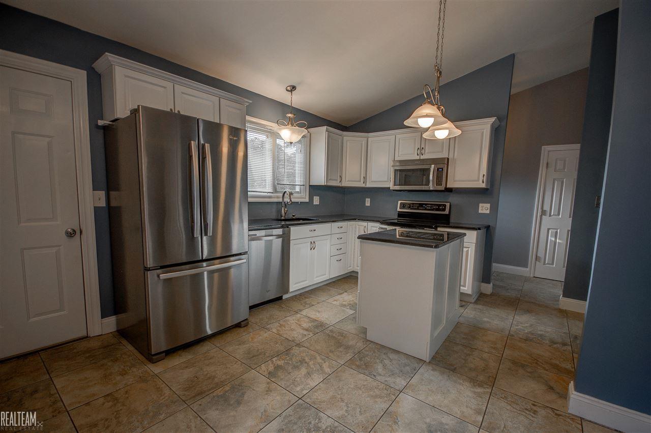 2388 Cumberland Road Rochester, MI 48307 - Photo 8 of 36 31301848-7.JPG