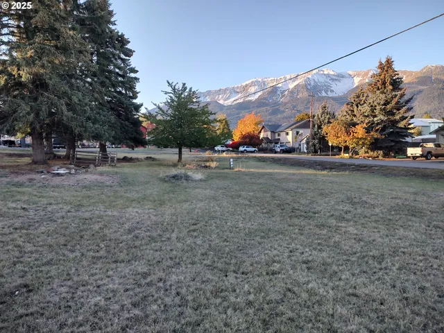 a view of outdoor space with mountain view