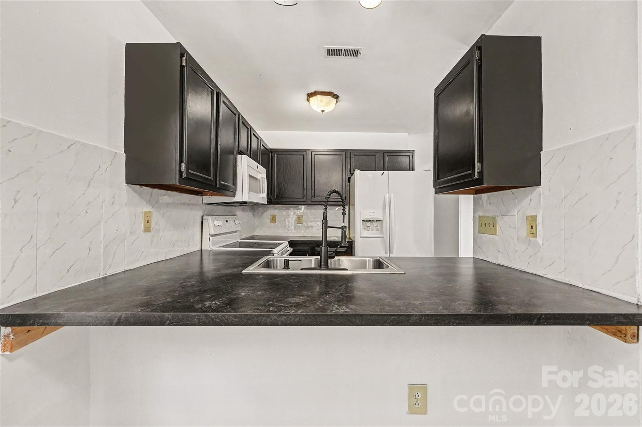 5609 Beaconsfield Road Charlotte, NC 28214 - Photo 3 of 33