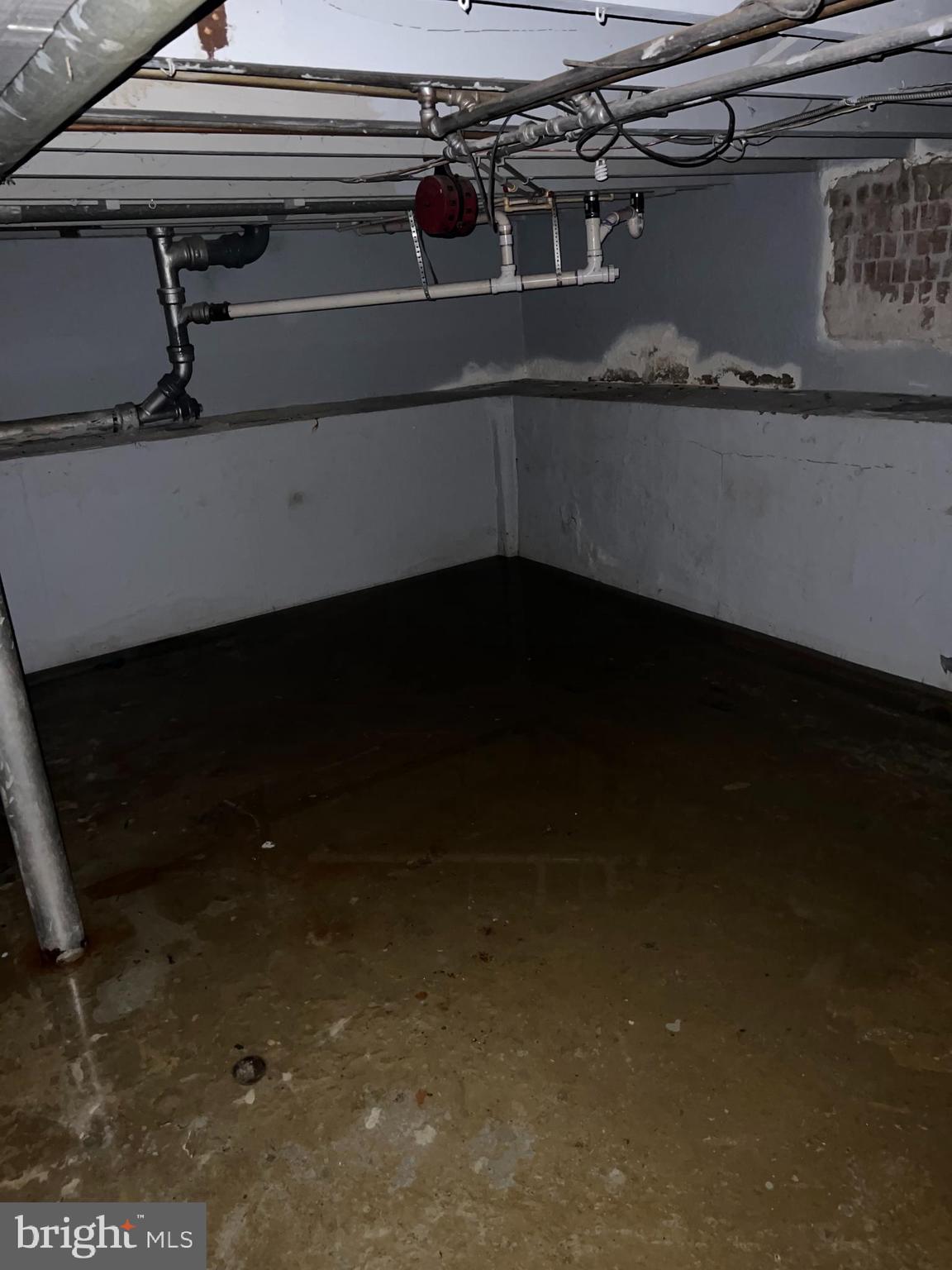 4927 Wilbur Avenue Baltimore, MD 21205 - Photo 17 of 18 a close view of oven