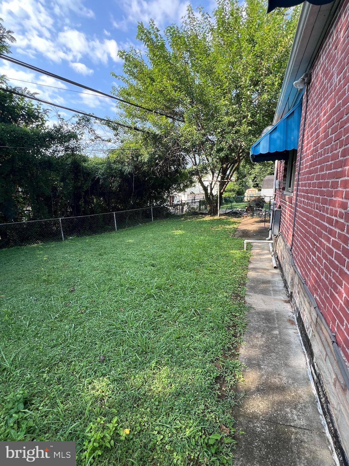 4927 Wilbur Avenue Baltimore, MD 21205 - Photo 4 of 18 a backyard of a house with lots of green space