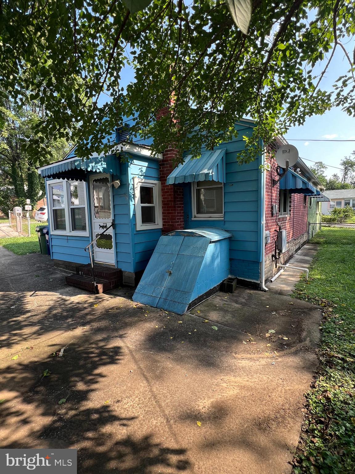 4927 Wilbur Avenue Baltimore, MD 21205 - Photo 5 of 18 a view of a house with a yard