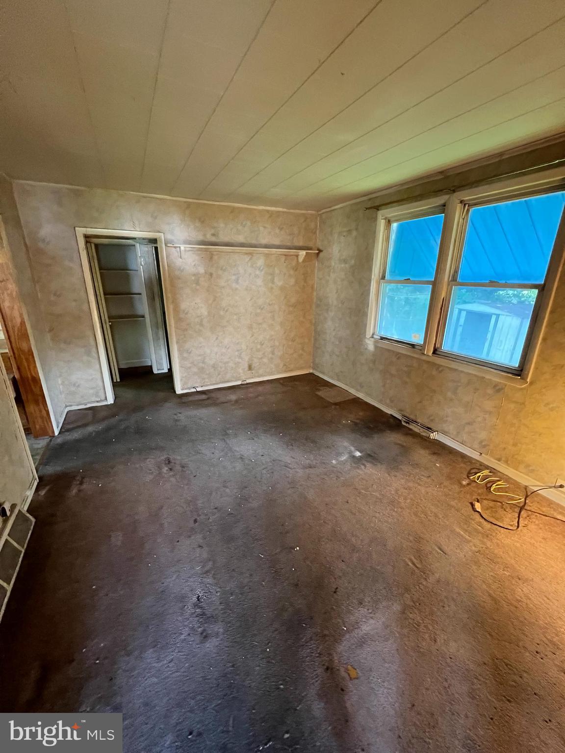 4927 Wilbur Avenue Baltimore, MD 21205 - Photo 8 of 18 an empty room with windows