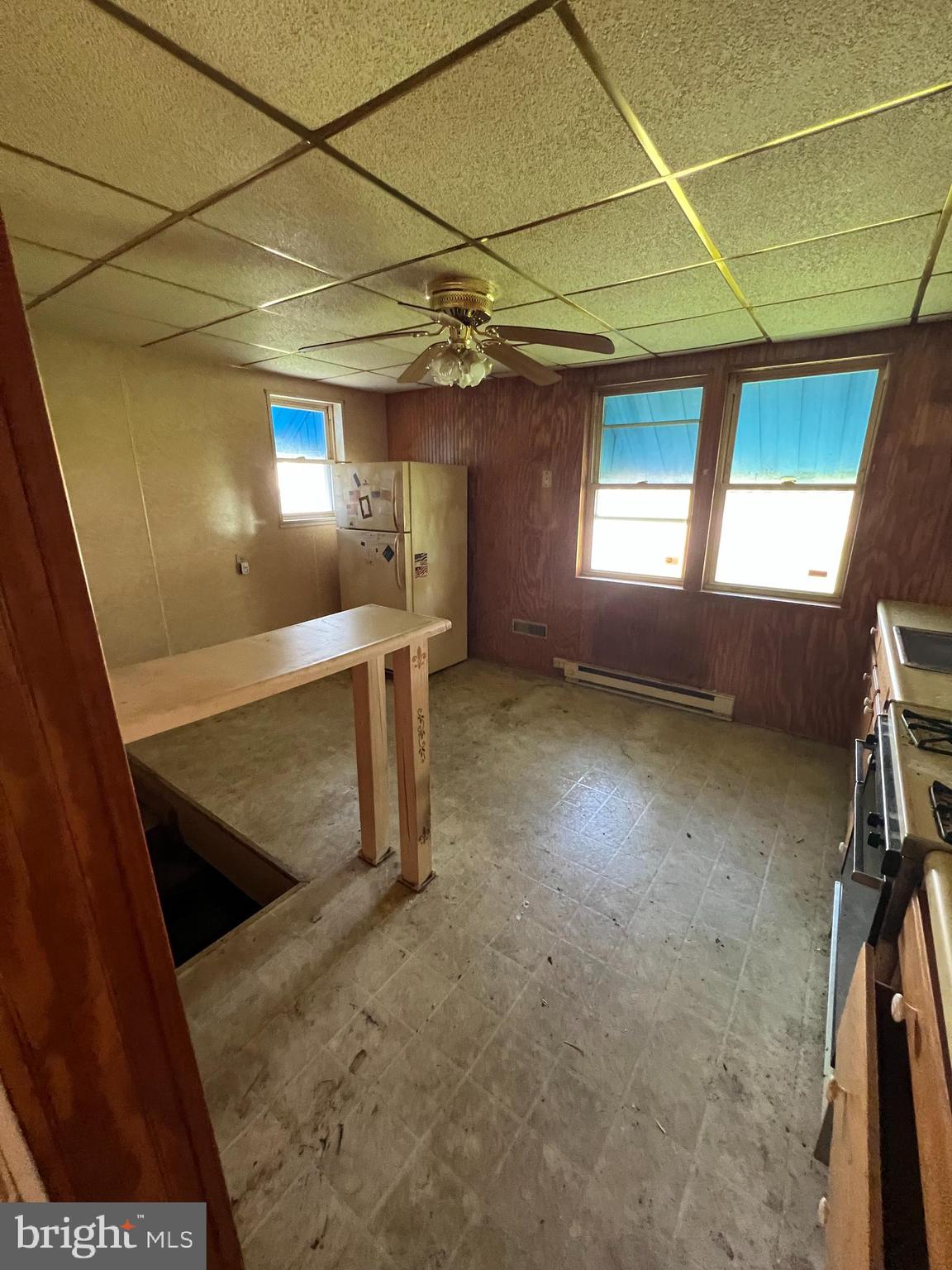 4927 Wilbur Avenue Baltimore, MD 21205 - Photo 10 of 18 an empty room with windows