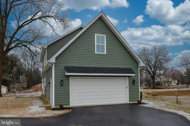 $575,000 | 520 Woodcrest Avenue, Lititz, PA 17543