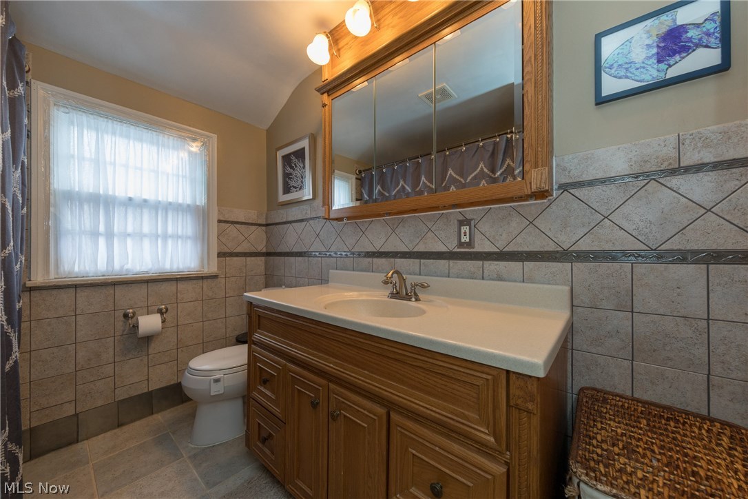 4540 Greenwold Road South Euclid, OH 44121 - Photo 29 of 34 full bathroom
