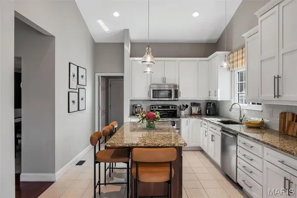 $635,000 | 2088 Avalon Ridge Circle, Fenton, MO 63026