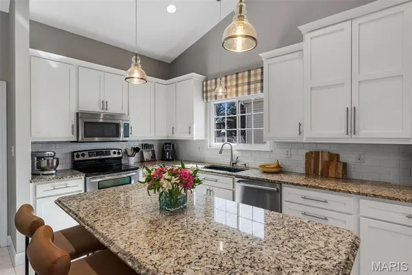 $635,000 | 2088 Avalon Ridge Circle, Fenton, MO 63026