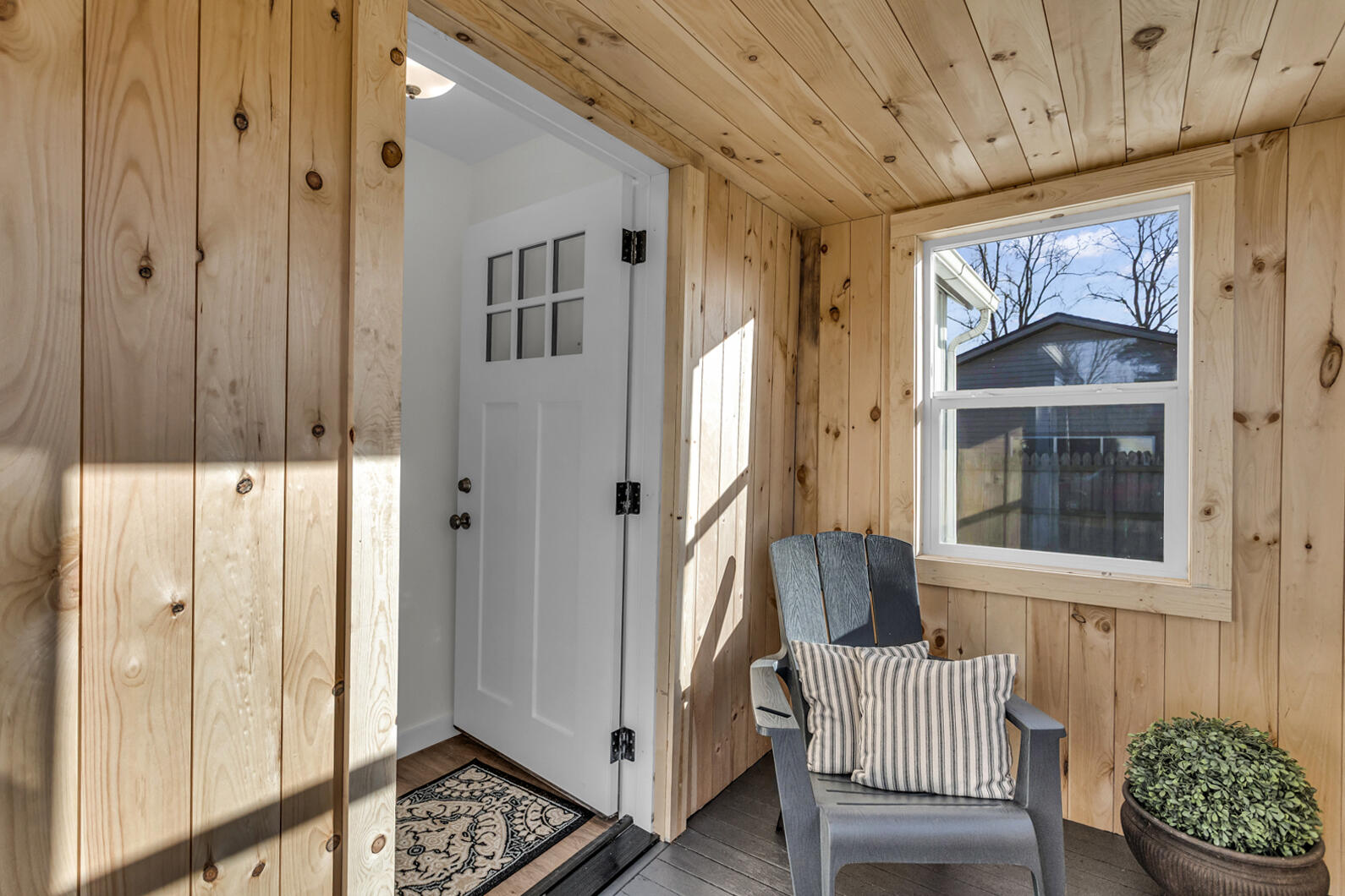 323 Sycamore Street Jackson, MI 49201 - Photo 2 of 31 0N0A9363