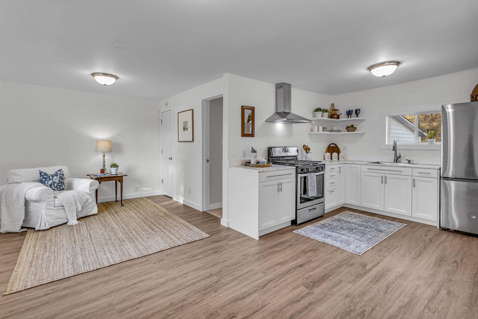 323 Sycamore Street Jackson, MI 49201 - Photo 3 of 31 0N0A9411