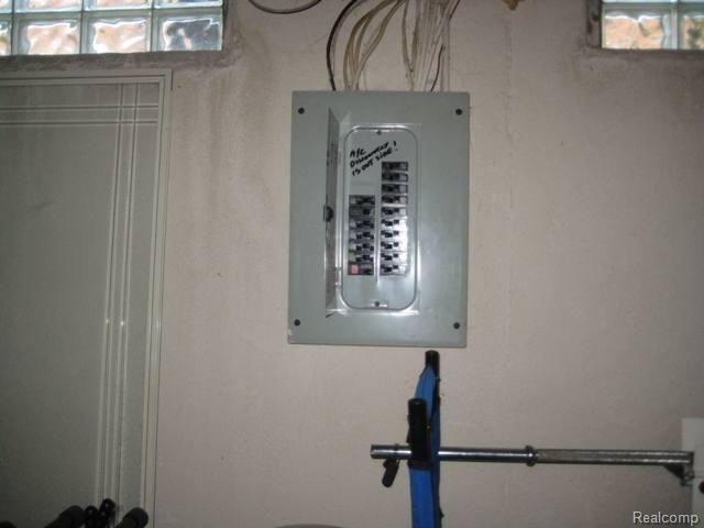 24793 Pheasant Run Road Flat Rock, MI 48134 - Photo 27 of 33 BREAKERS.JPG