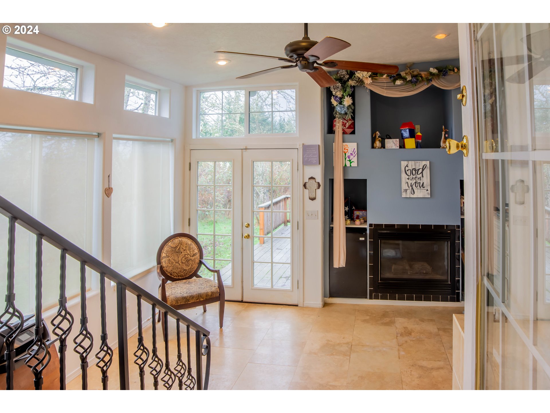 35067 Ede Road Lebanon, OR 97355 - Photo 16 of 40 a view of entryway and hall