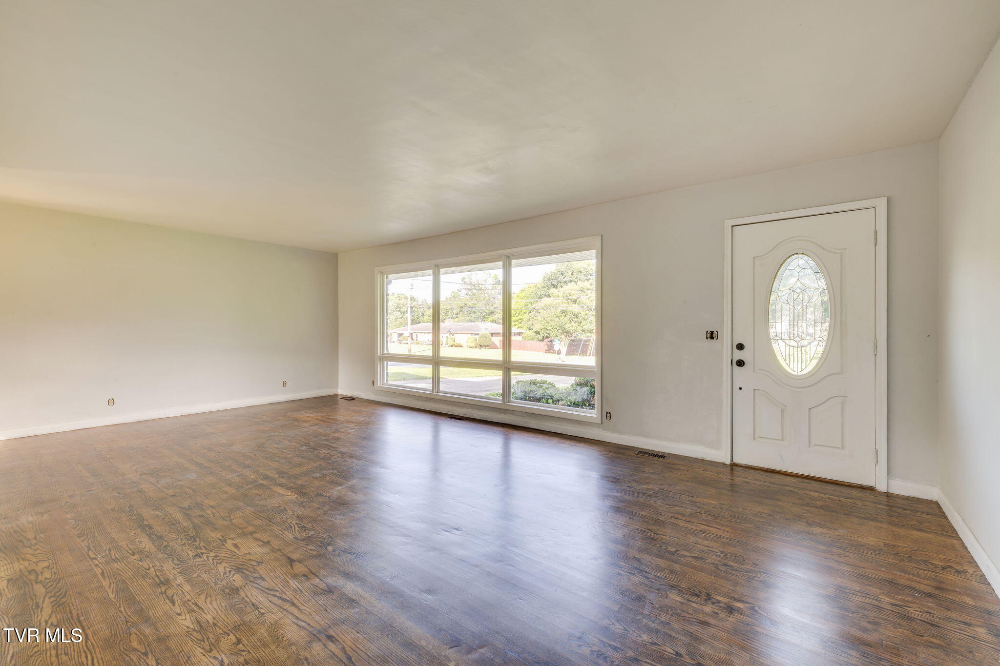 412 Colonial Heights Road Kingsport, TN 37663 - Photo 8 of 29 007