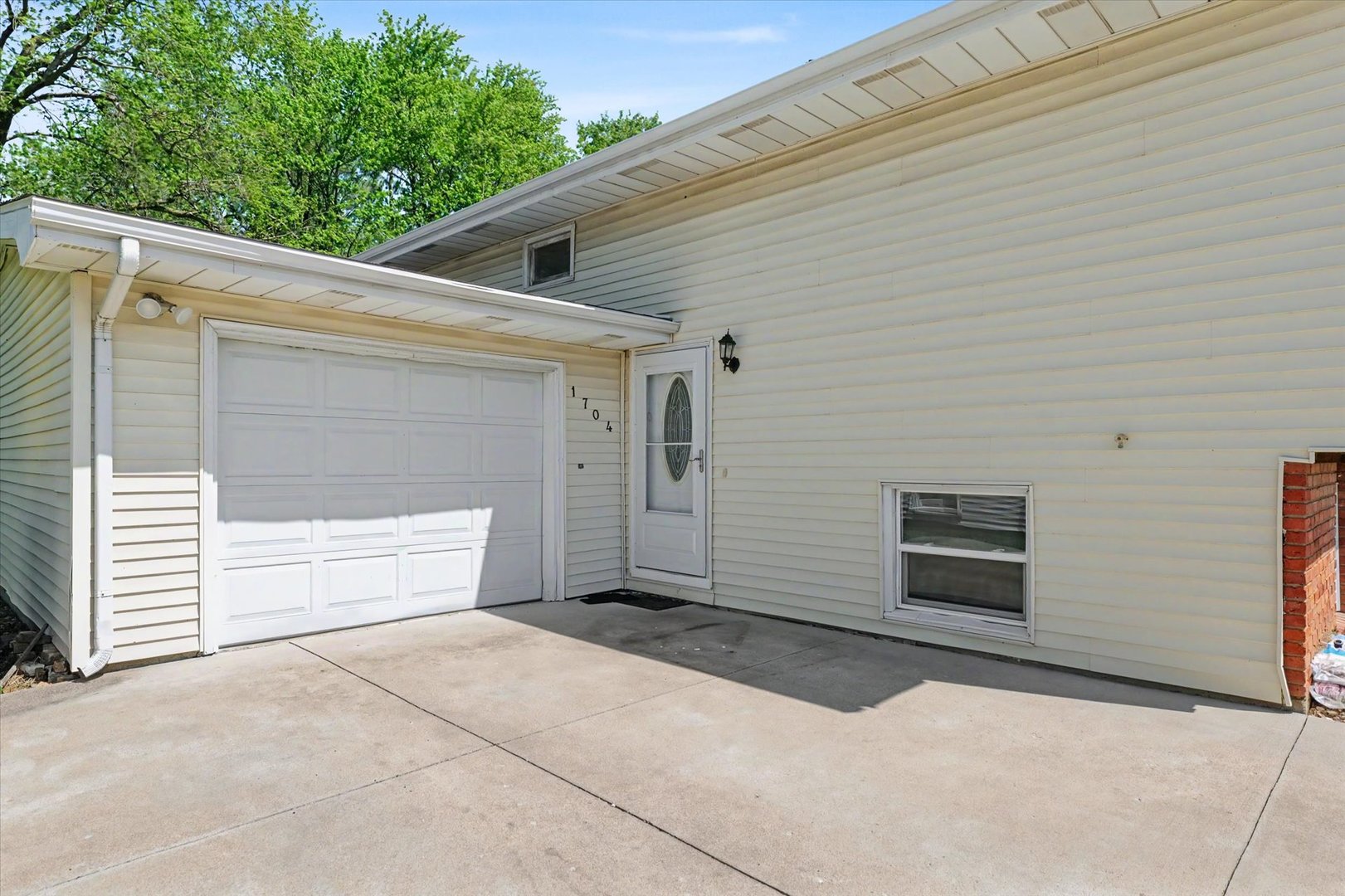 1704 Fort Jesse Road Normal, IL 61761 - Photo 5 of 36