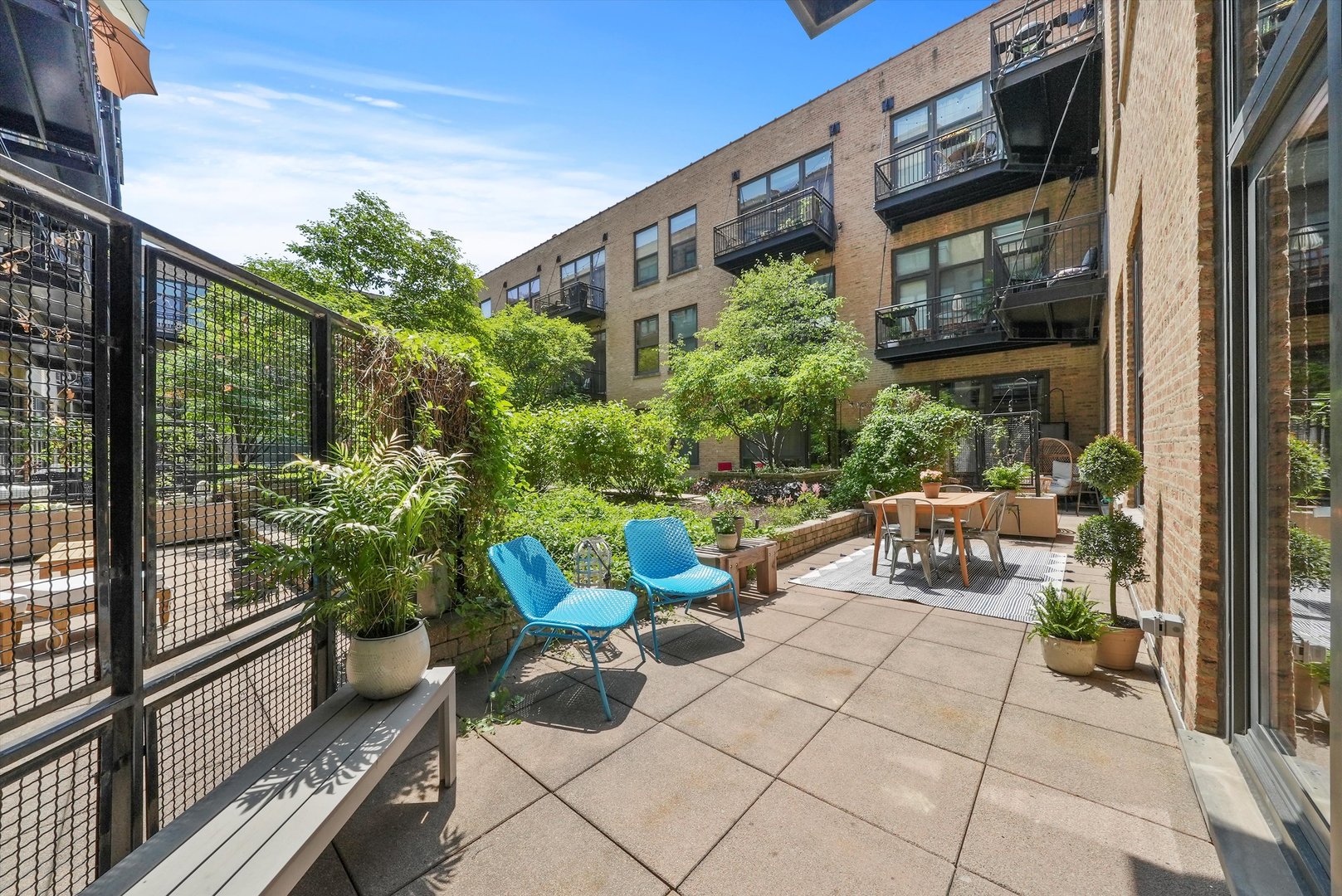1040 West Adams Street, Unit 213 Chicago, IL 60607 - Photo 10 of 30 a view of a chairs and table in a balcony