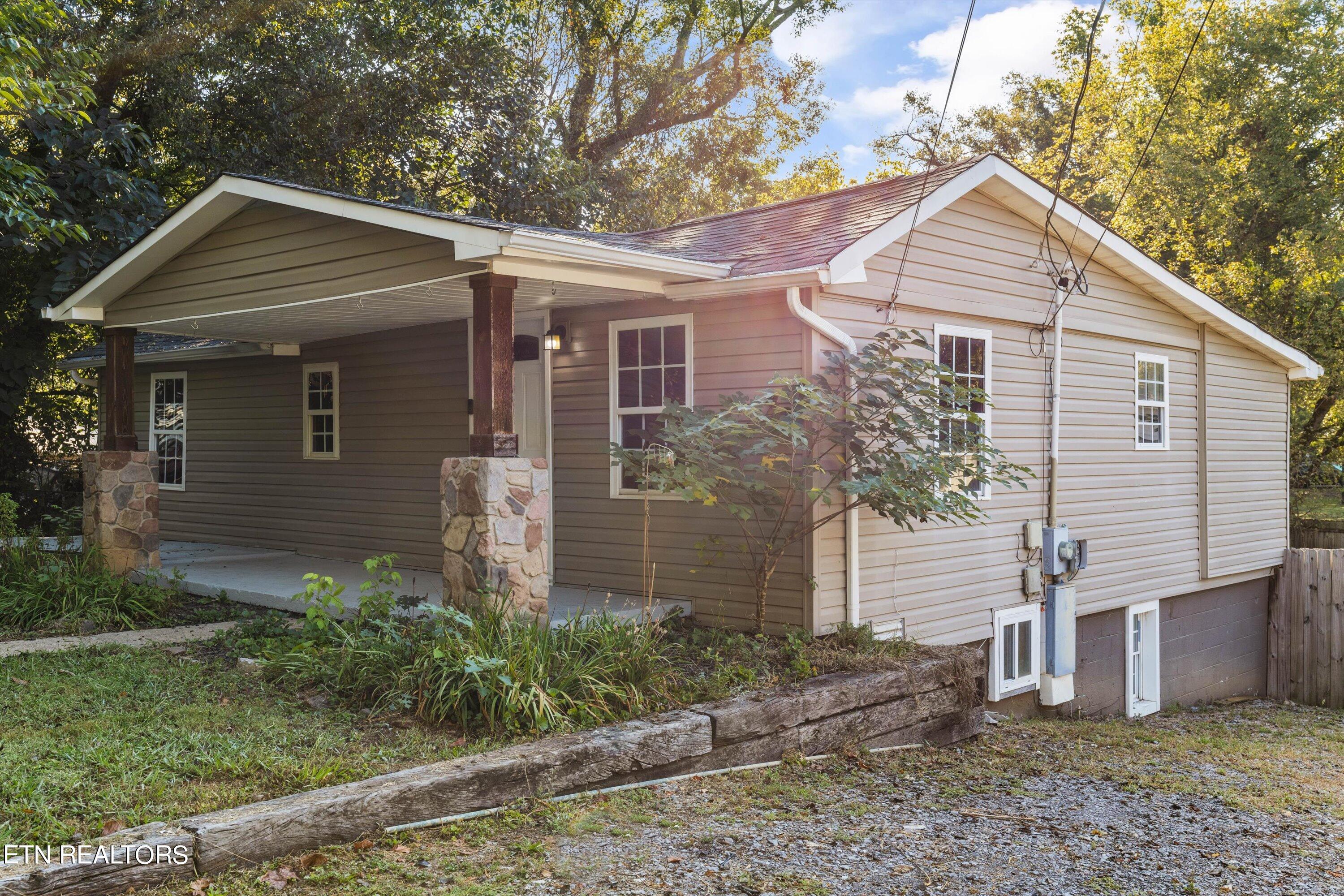1600 Berry Road Knoxville, TN 37920 - Photo 1 of 33 Front View