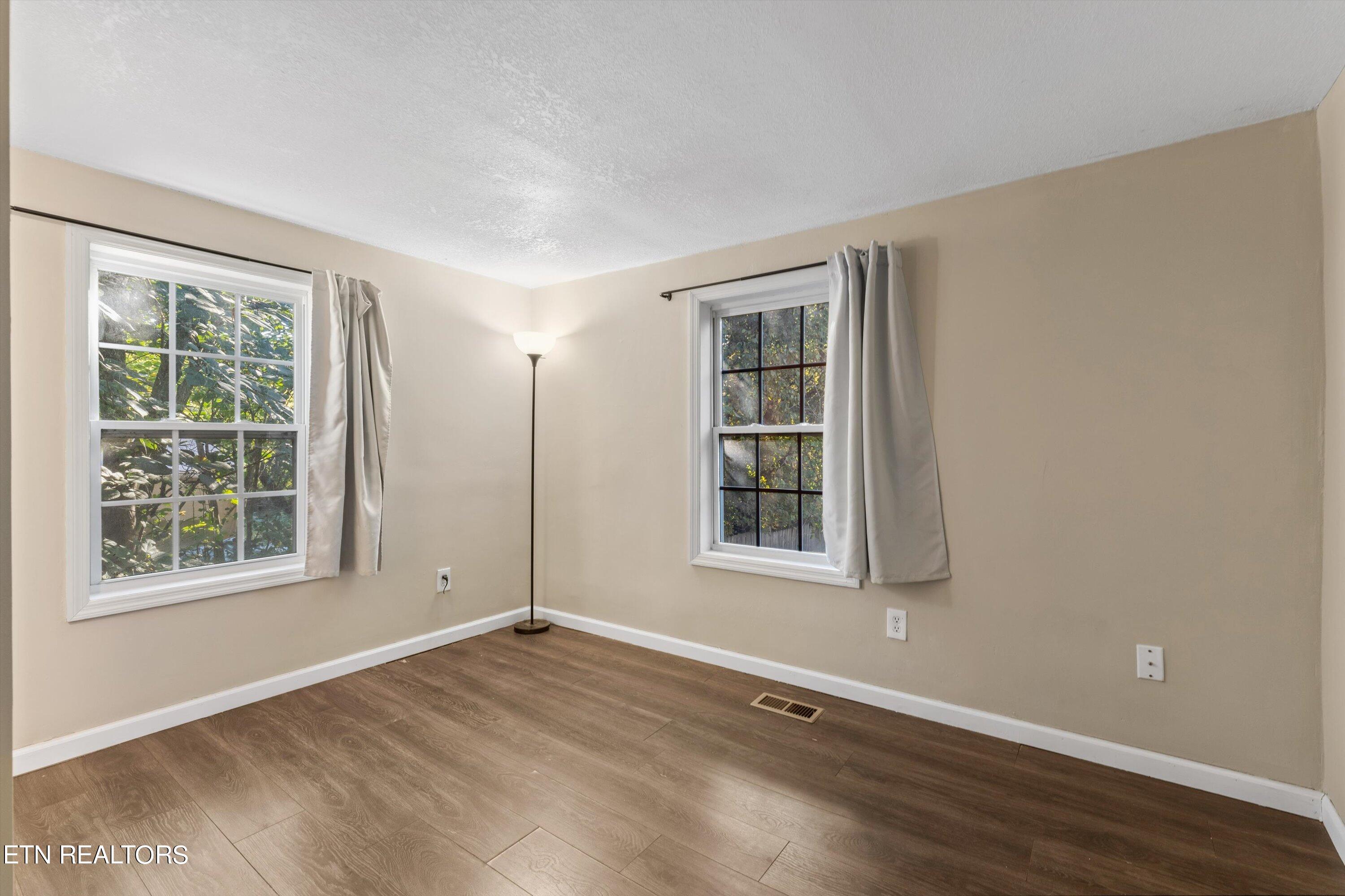 1600 Berry Road Knoxville, TN 37920 - Photo 18 of 33 Bedroom 3