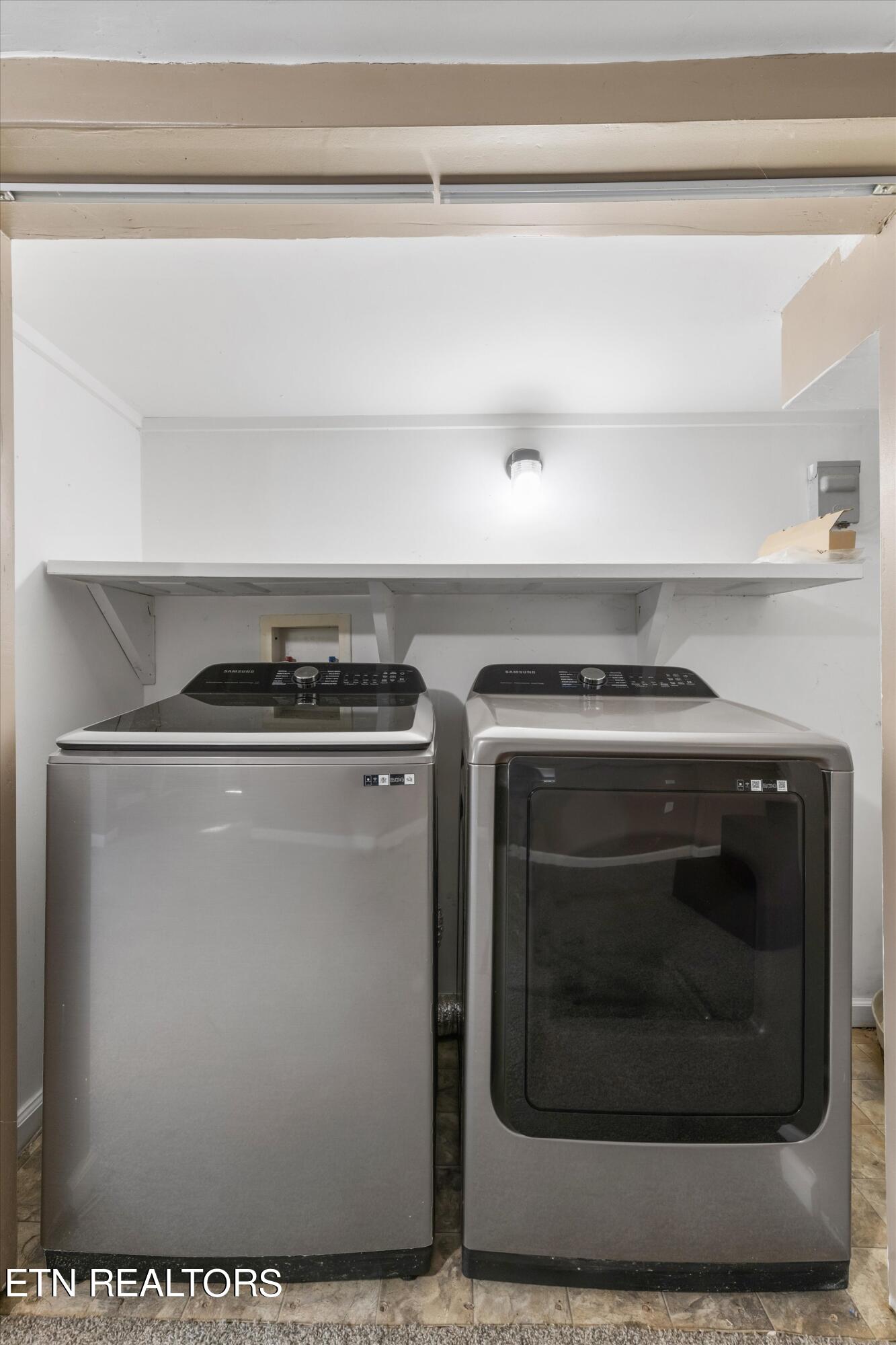 1600 Berry Road Knoxville, TN 37920 - Photo 20 of 33 Washer/Dryer
