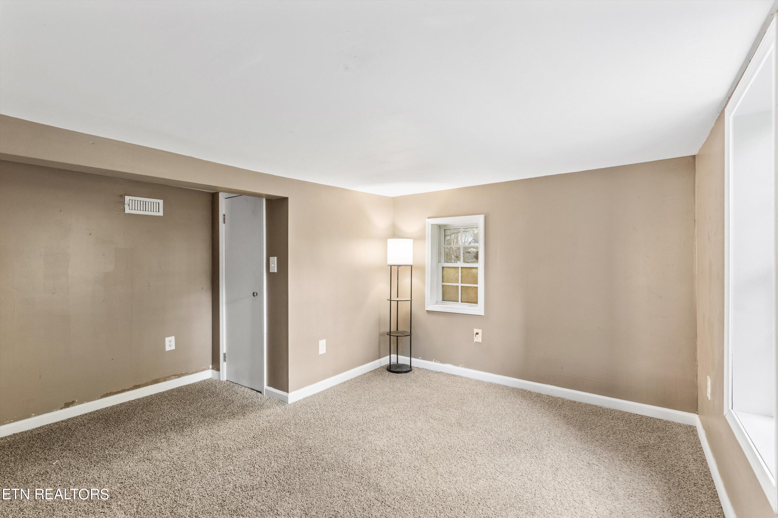 1600 Berry Road Knoxville, TN 37920 - Photo 22 of 33 Bedroom 4