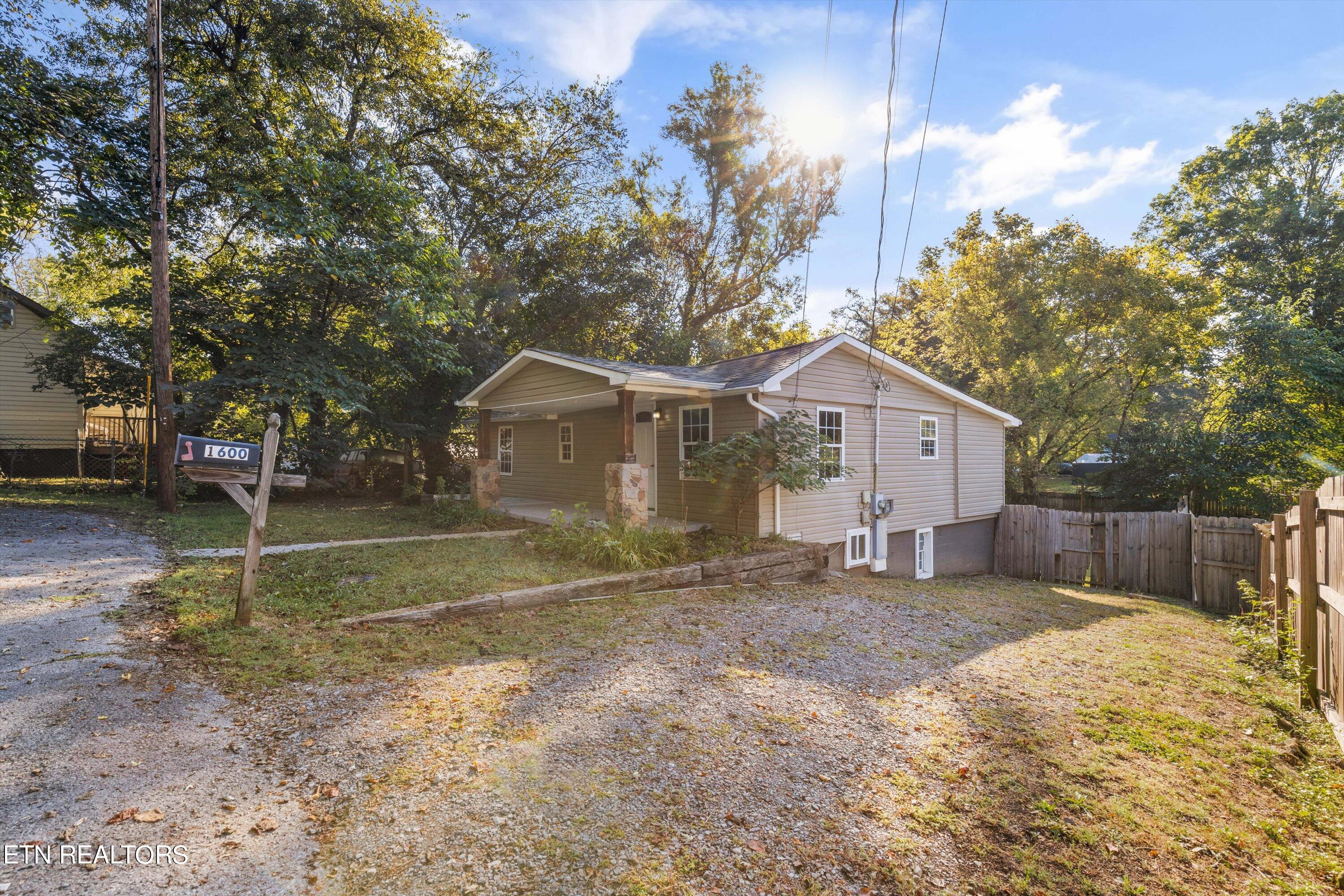 1600 Berry Road Knoxville, TN 37920 - Photo 27 of 33 Parking