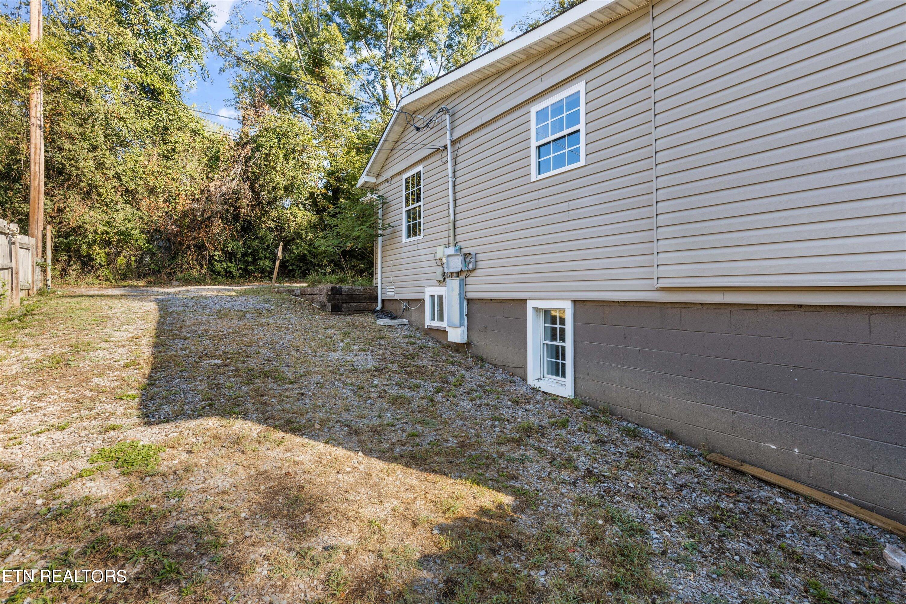 1600 Berry Road Knoxville, TN 37920 - Photo 29 of 33 Parking