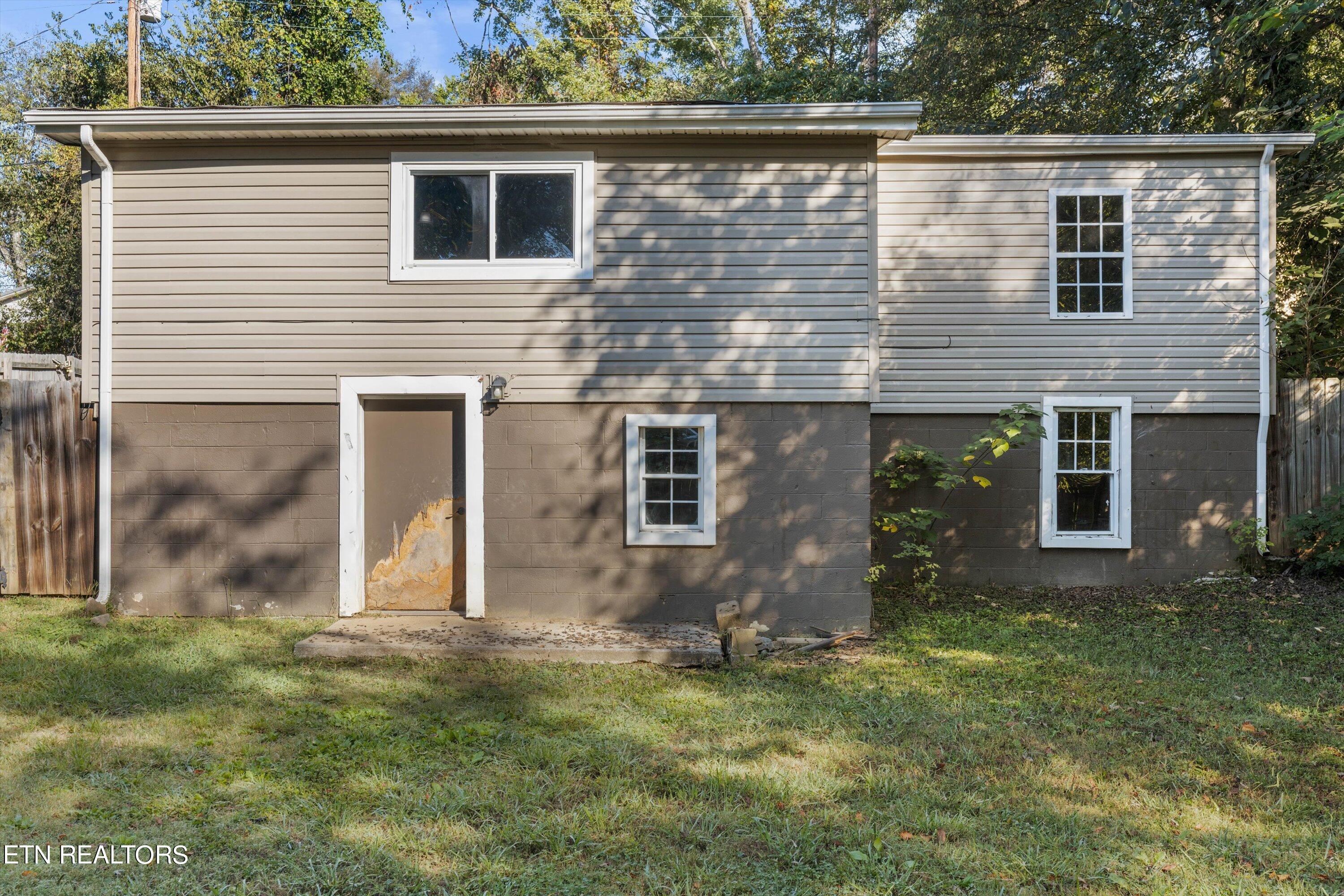 1600 Berry Road Knoxville, TN 37920 - Photo 31 of 33 Back View