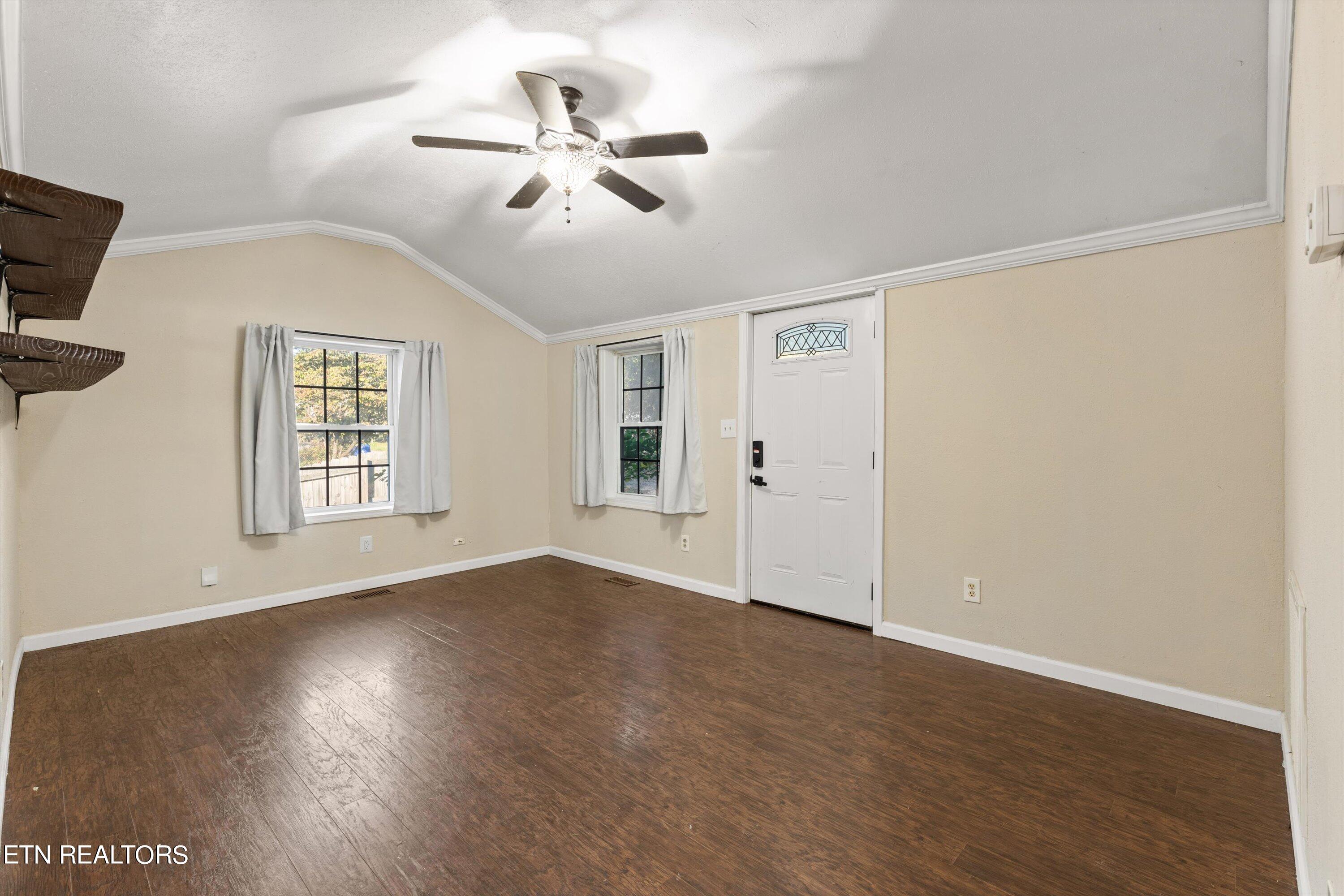 1600 Berry Road Knoxville, TN 37920 - Photo 4 of 33 Living Room