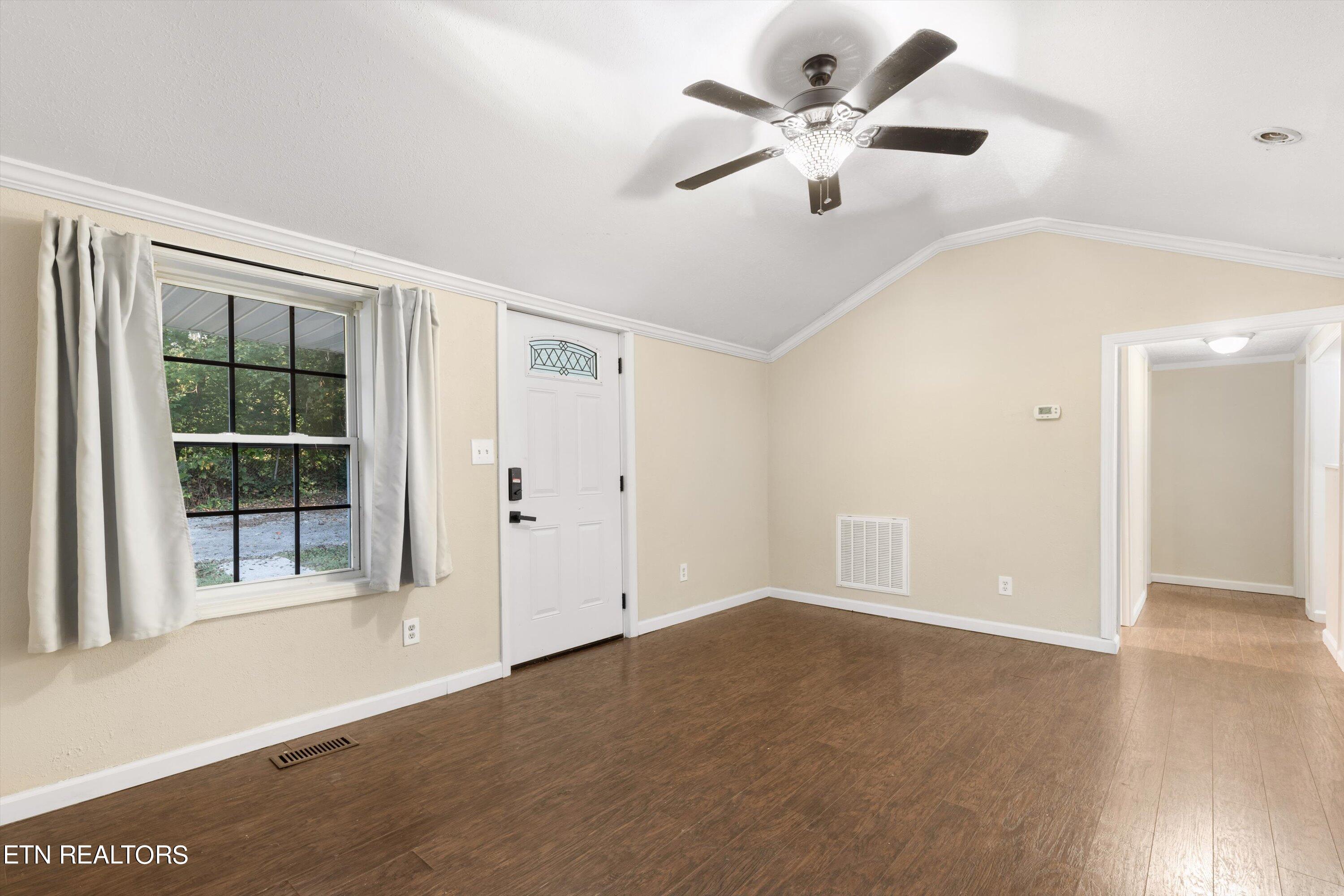 1600 Berry Road Knoxville, TN 37920 - Photo 5 of 33 Living Room