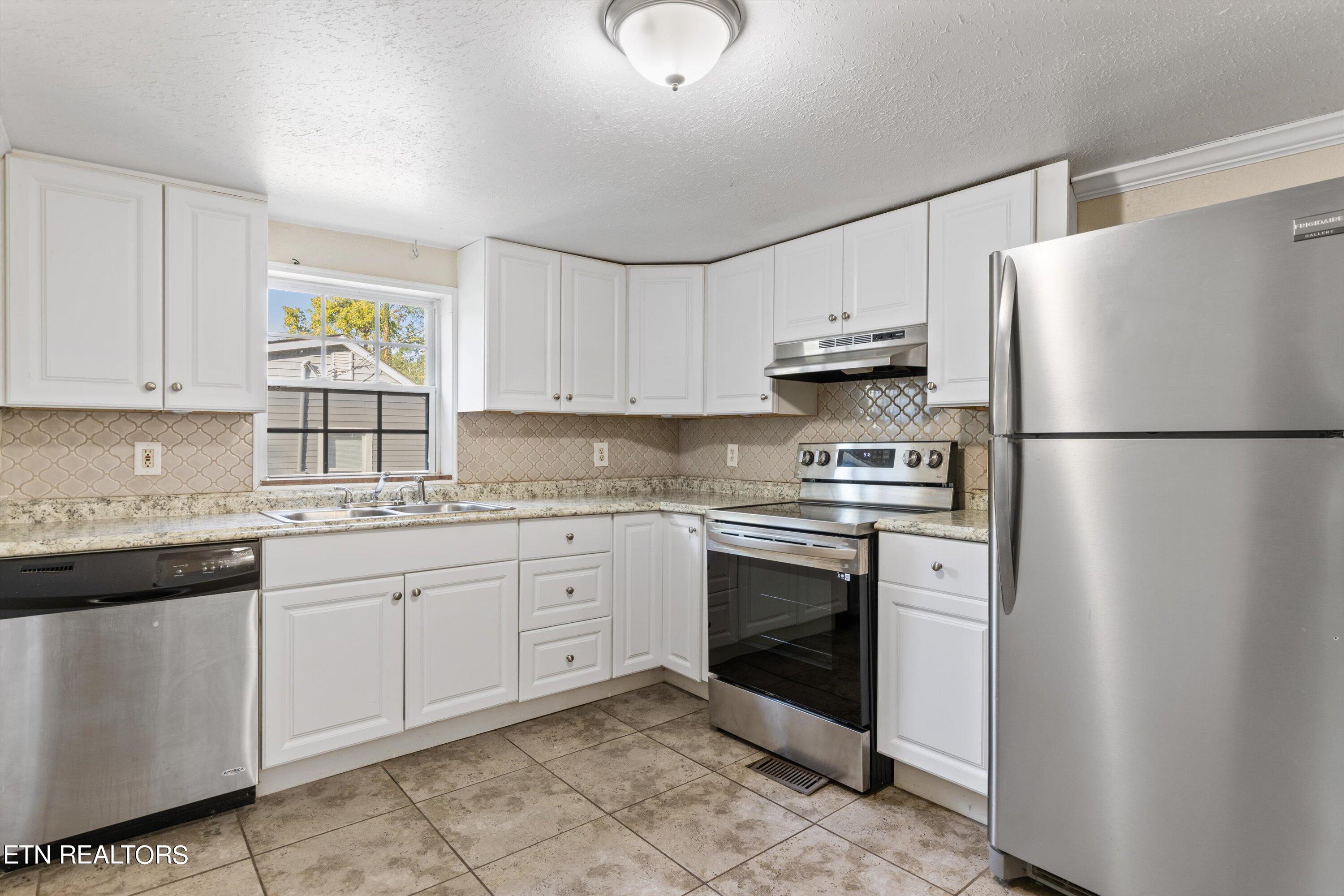 1600 Berry Road Knoxville, TN 37920 - Photo 7 of 33 Kitchen