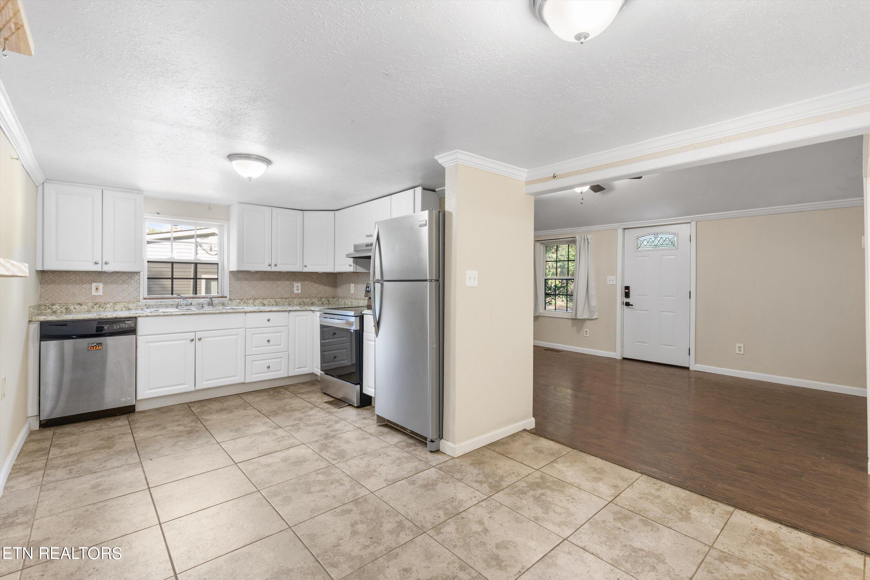 1600 Berry Road Knoxville, TN 37920 - Photo 9 of 33 Kitchen