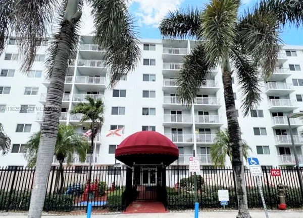 $2,100 | 1251 Northeast 108th Street, Unit 103, Miami, FL 33161