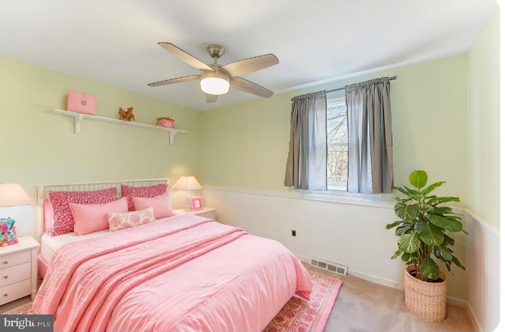 97 Quail Run Kennett Square, PA 19348 - Photo 32 of 34 a bedroom with a bed and a window