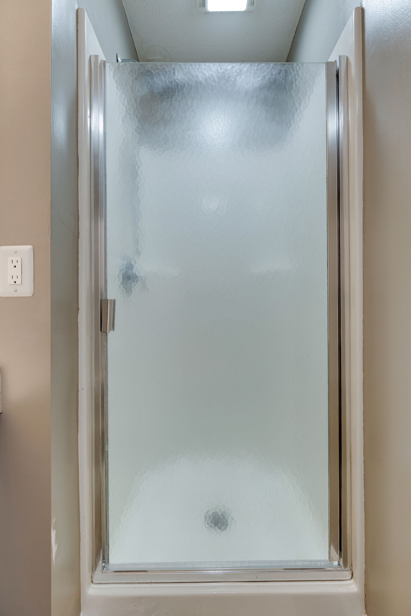 3981 Stephens Ridge Way Antioch, TN 37013 - Photo 23 of 31 a bathroom with a bathtub