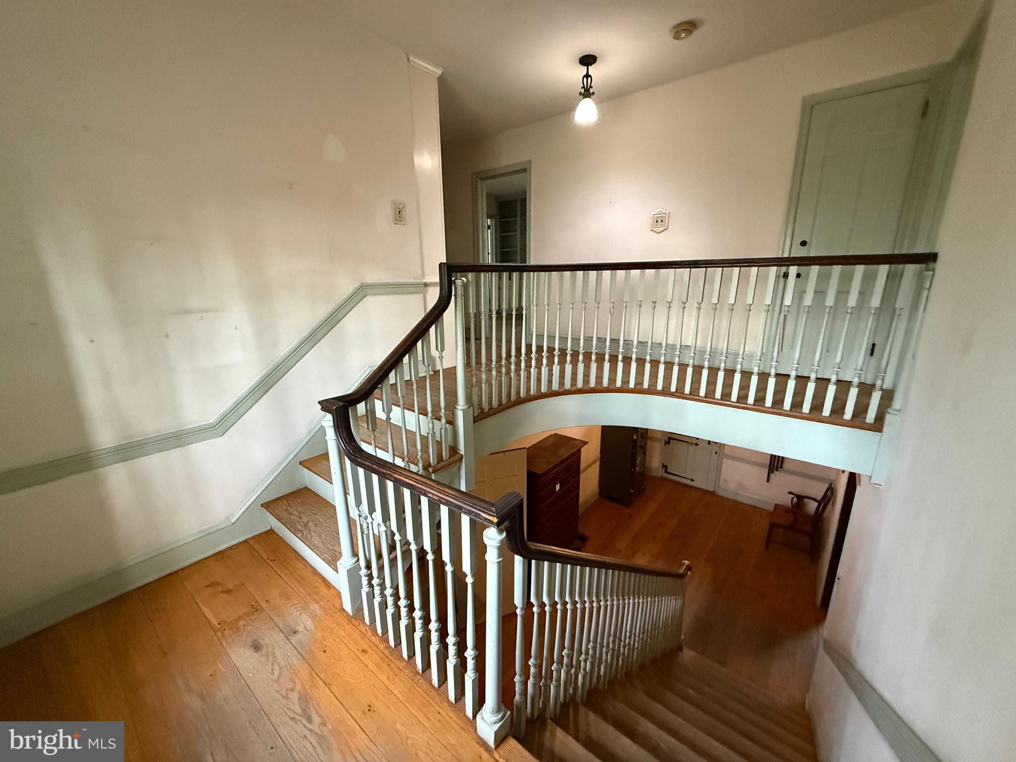 514 Edann Road Glenside, PA 19038 - Photo 18 of 34 Stairway