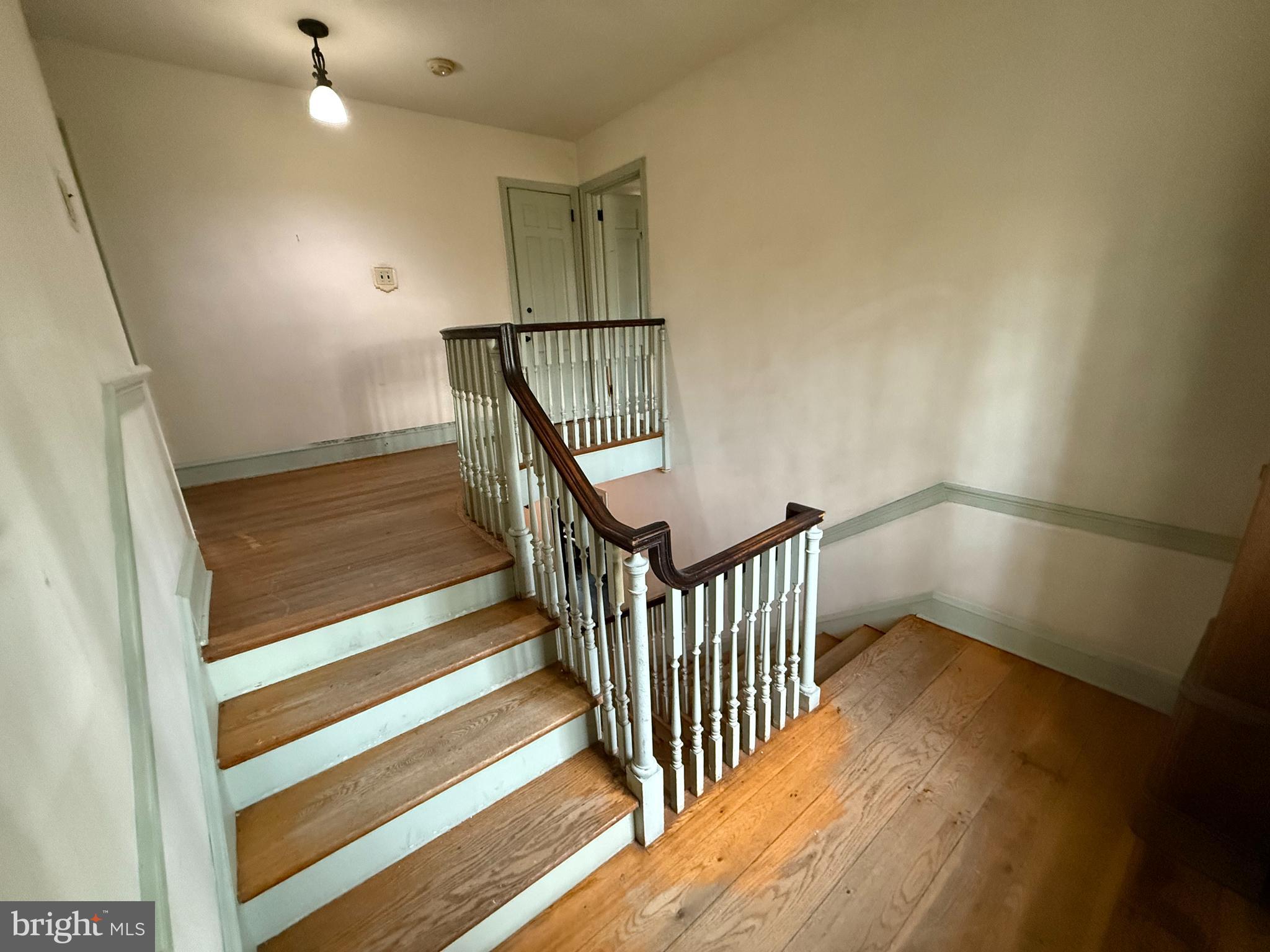 514 Edann Road Glenside, PA 19038 - Photo 19 of 34 Landing