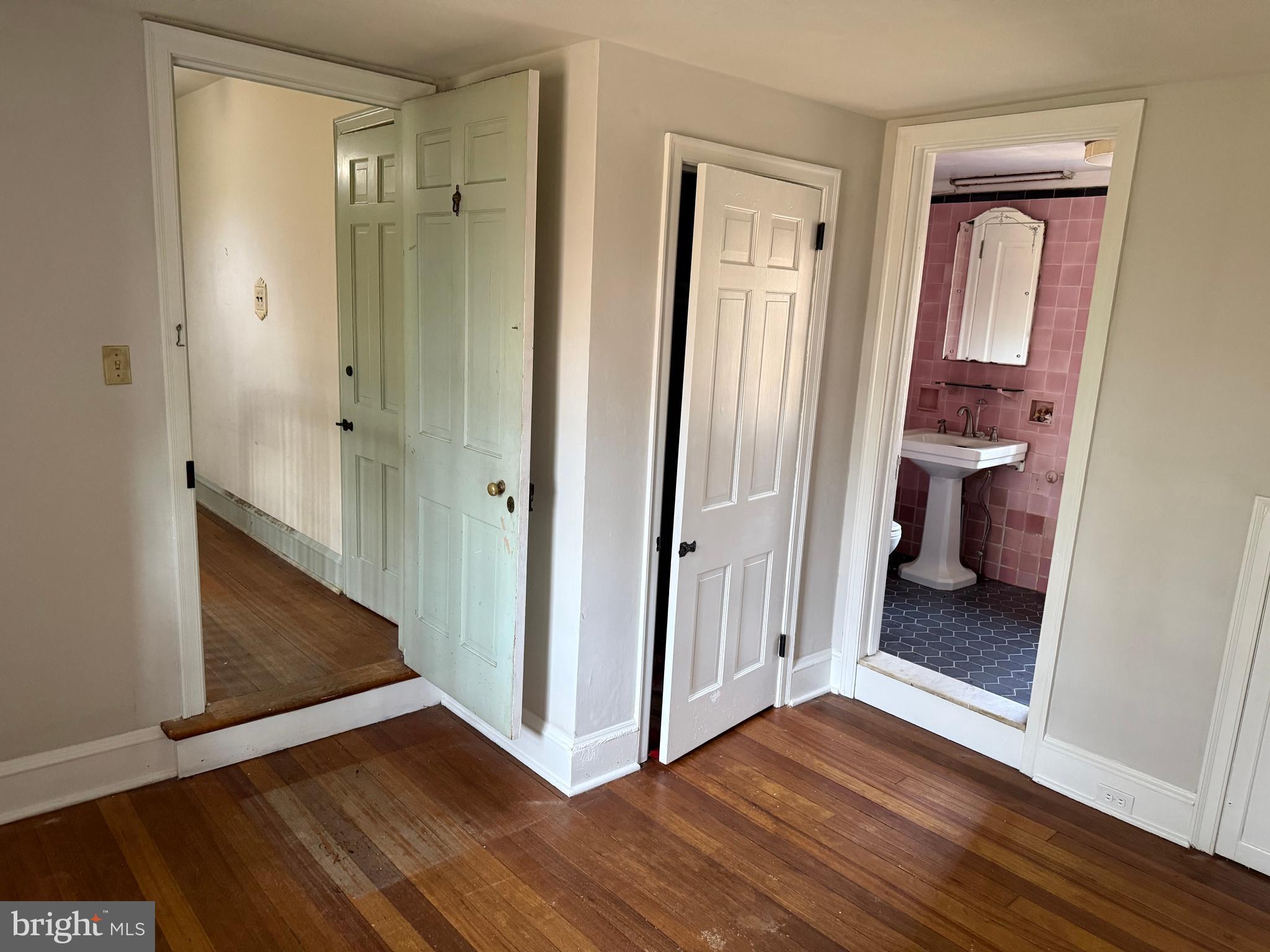 514 Edann Road Glenside, PA 19038 - Photo 21 of 34 Master Suite