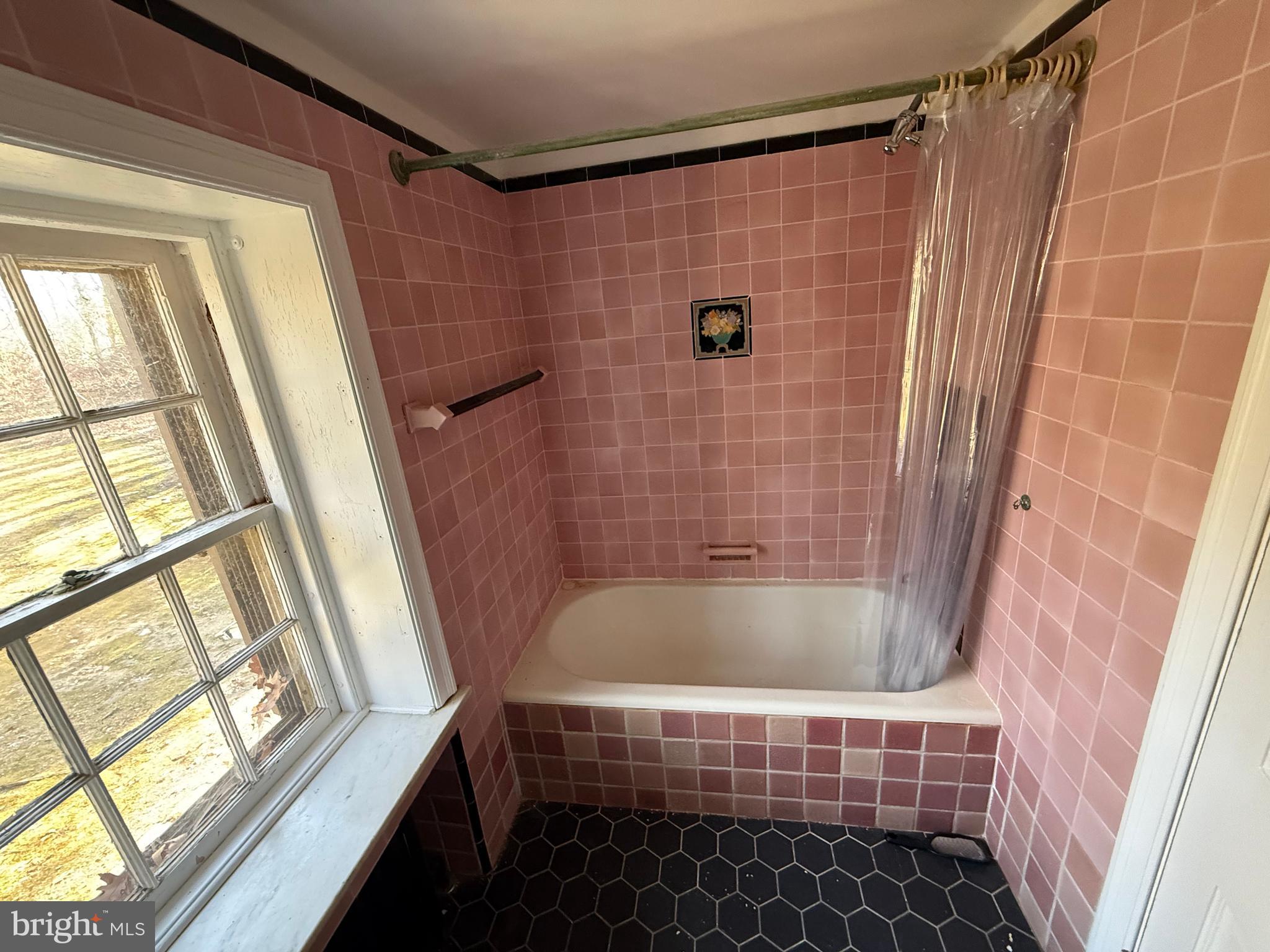 514 Edann Road Glenside, PA 19038 - Photo 22 of 34 Master Suite Bath