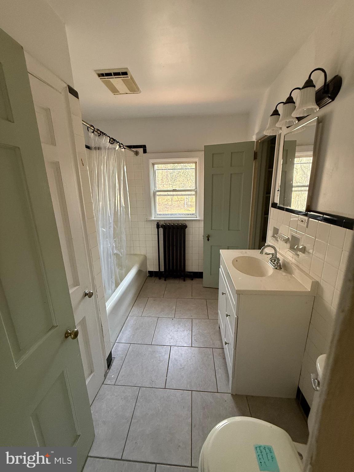 514 Edann Road Glenside, PA 19038 - Photo 32 of 34 Upstairs Bath #3