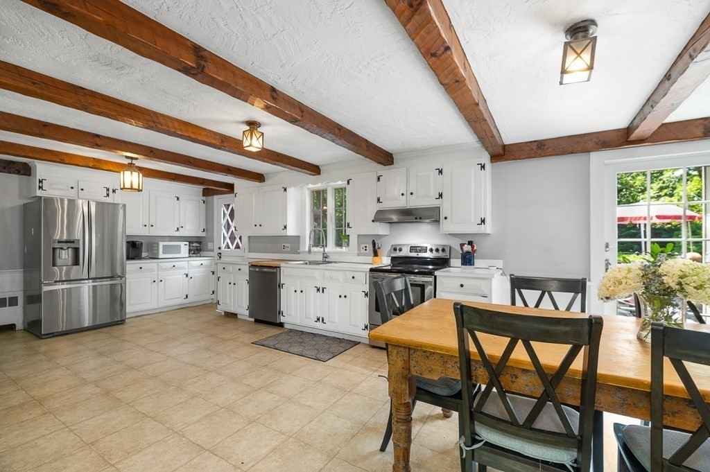 9 Great Pond Road Wenham, MA 01984 - Photo 10 of 37