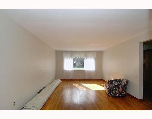 707 Victory Road Allison Park, PA 15101 - Photo 4 of 14 Living Room.