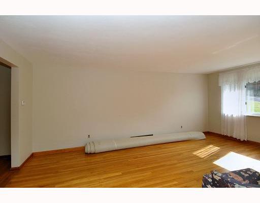 707 Victory Road Allison Park, PA 15101 - Photo 5 of 14 Living Room.