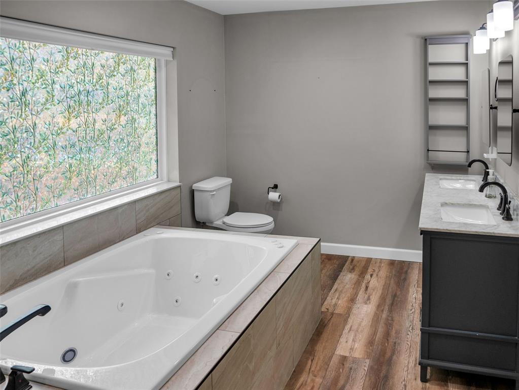 628 Bethel Street Keystone Heights, FL 32656 - Photo 19 of 49 a bathroom with a bathtub and a sink