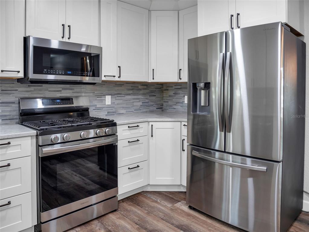 628 Bethel Street Keystone Heights, FL 32656 - Photo 5 of 49 a kitchen with appliances a refrigerator and a stove top oven
