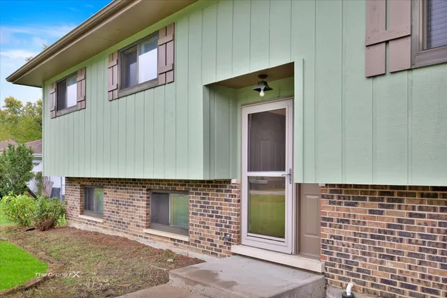 $350,000 | 2N314 Euclid Avenue, Glendale Heights, IL 60139