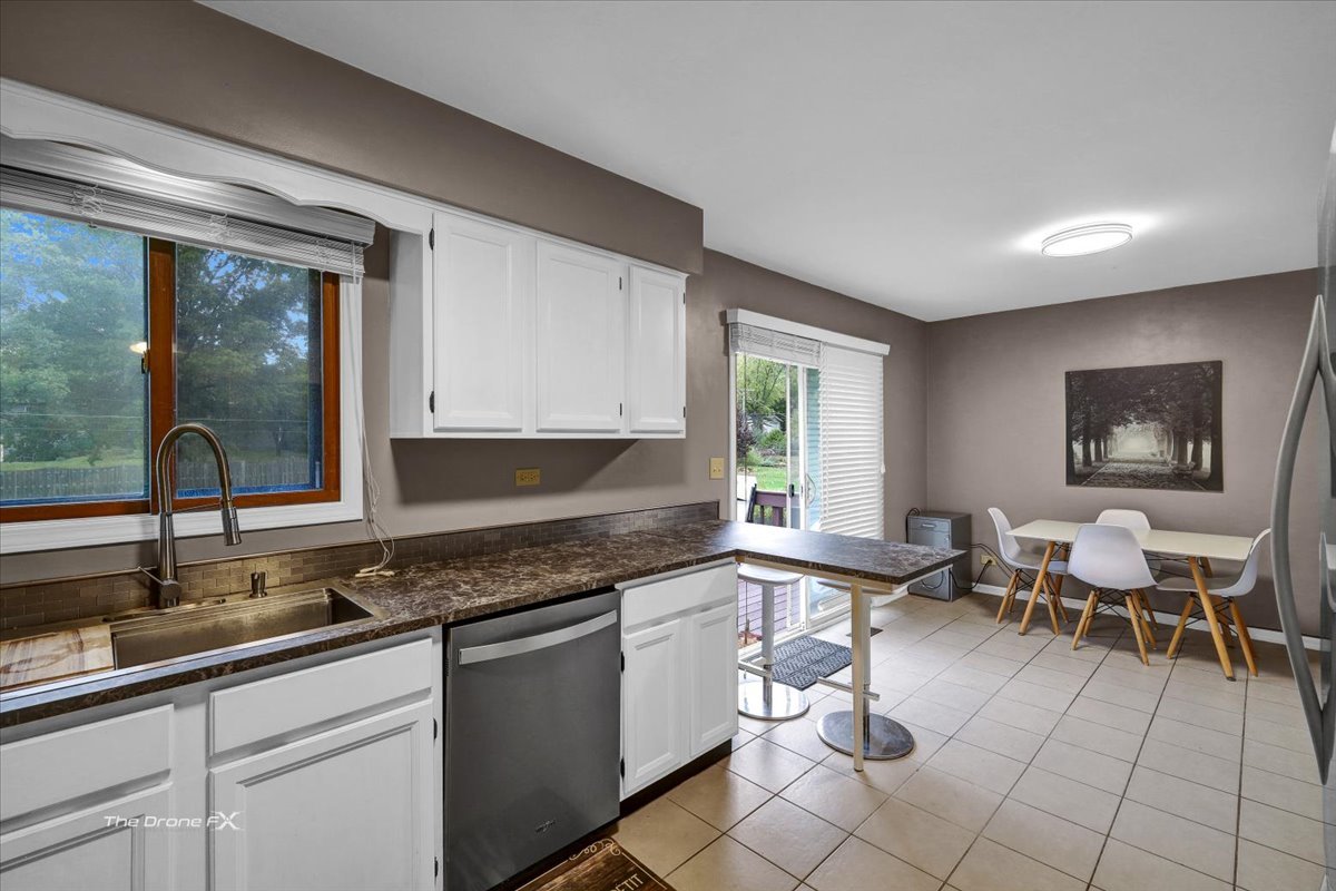 2N314 Euclid Avenue Glendale Heights, IL 60139 - Photo 6 of 28