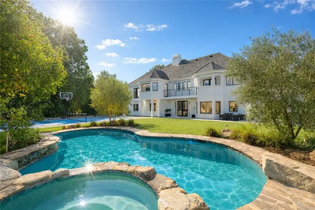 $25,000 | 5946 Woodlake Avenue, Woodland Hills, CA 91367