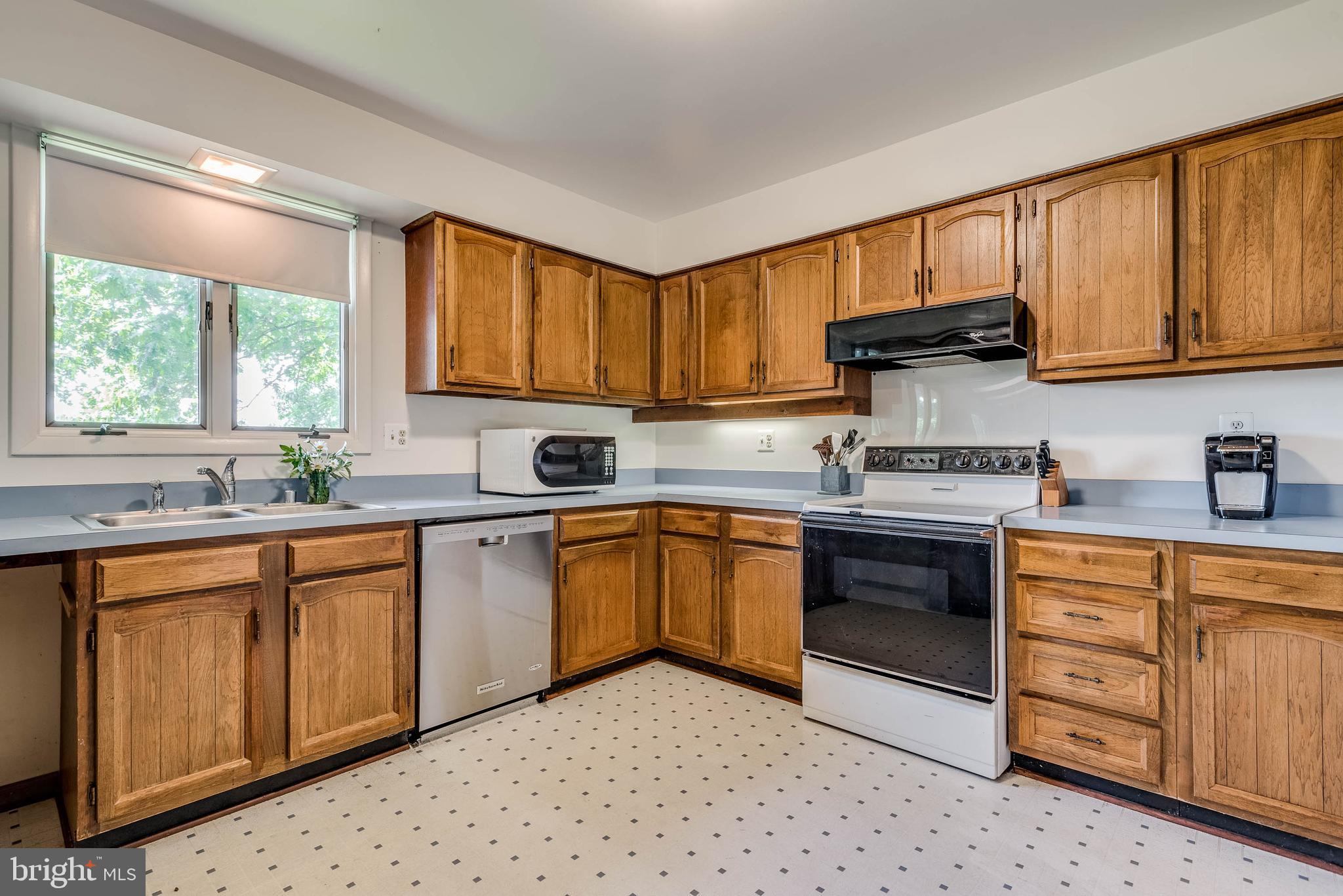 8567 Meadows Road Warrenton, VA 20186 - Photo 9 of 47 kitchen